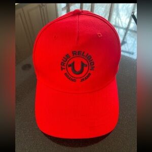 True Religion Men's Snapback Baseball Cap Hat Circle Embroidered Logo Red Black